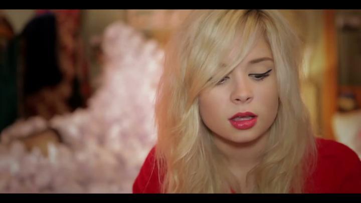 скачать клип Nina Nesbitt - Boy