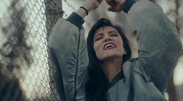 скачать клип Elisa - No Hero