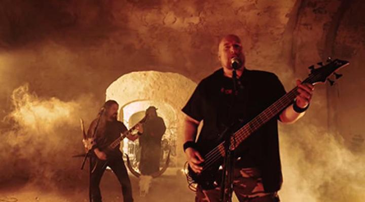 скачать клип Rage - The Devil Strikes Again