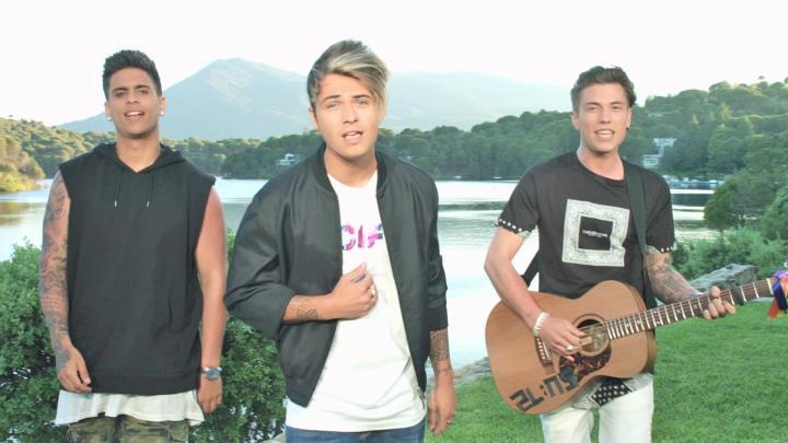 скачать клип Benji and Fede, Xriz - Eres Mia