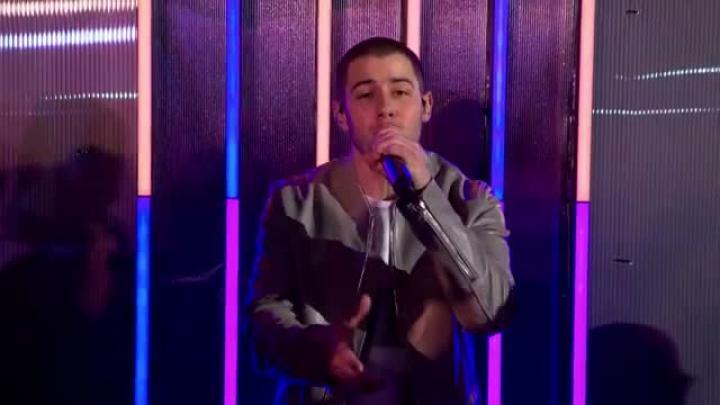скачать клип Nick Jonas - Close - Live