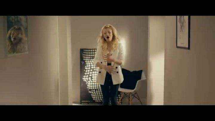 скачать клип Cortes feat. Lora - Puncte Puncte