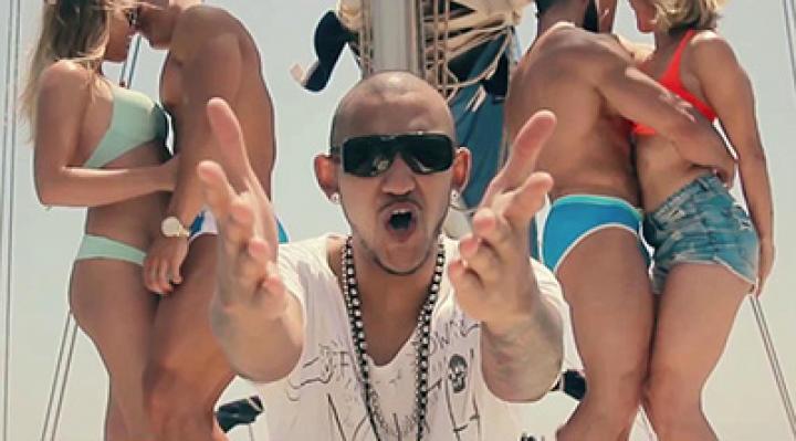 скачать клип Moree Mk and Broono ft. Maui Beach - You And Me