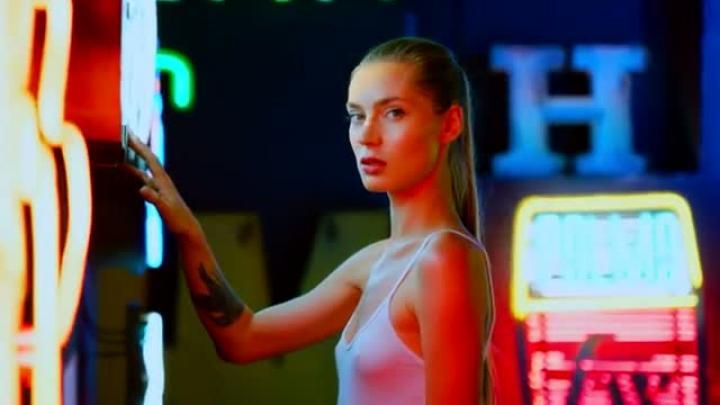 скачать клип MOGUAI ft. Tom Cane - You\'ll See Me