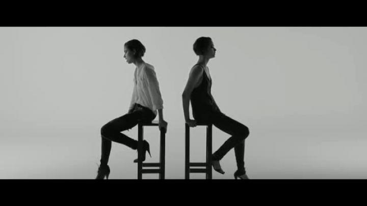 скачать клип Bloom Twins - A M N E S I A