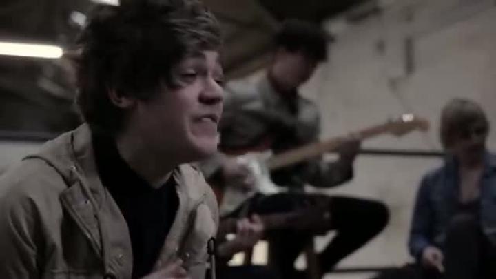скачать клип Frankie Cocozza - She\'s Got A Motorcycle