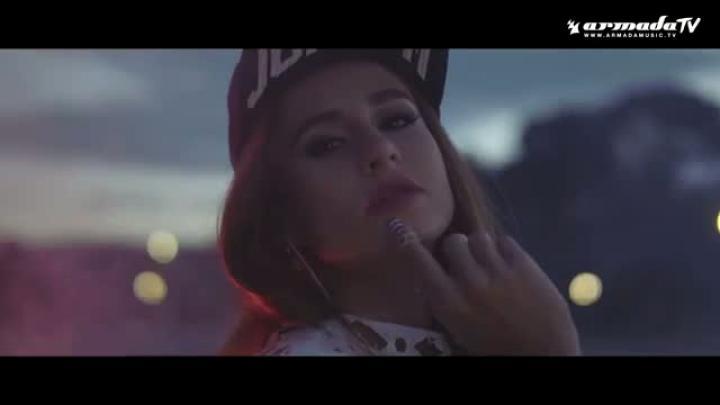 скачать клип Juicy M and Luka Caro ft. Enrique Dragon - Obey