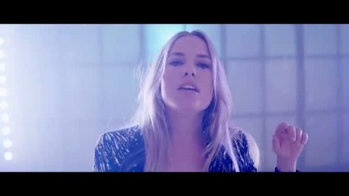 скачать клип Alex Maxwell - Letting You Know