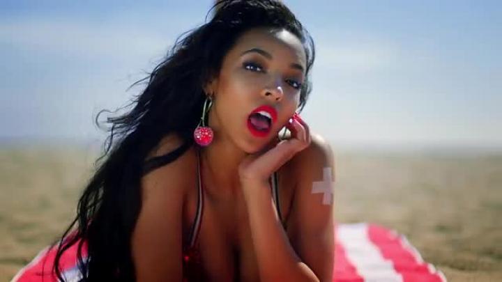 скачать клип Tinashe - Superlove