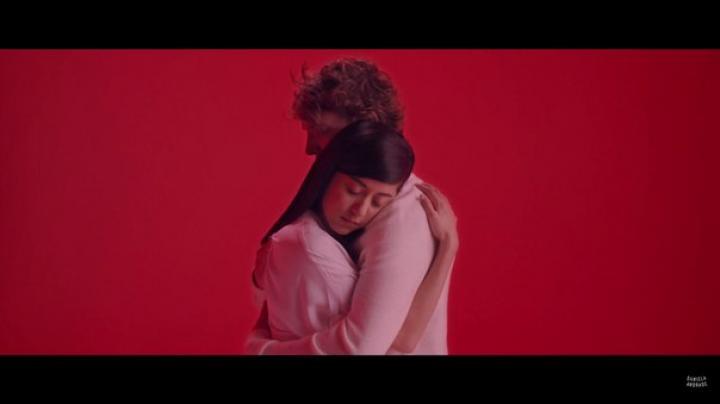 скачать клип Daniela Andrade - Digital Age