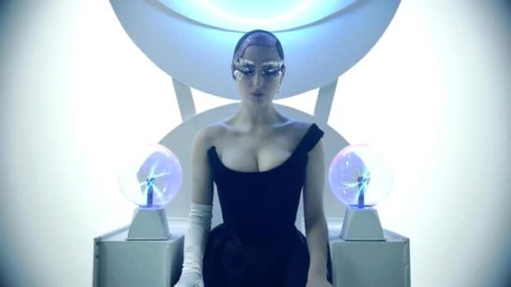 скачать клип BANKS - Gemini Feed