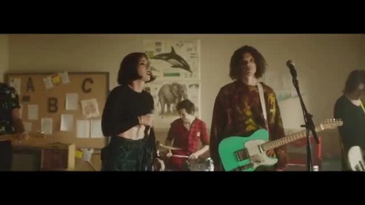скачать клип Grouplove - Welcome To Your Life
