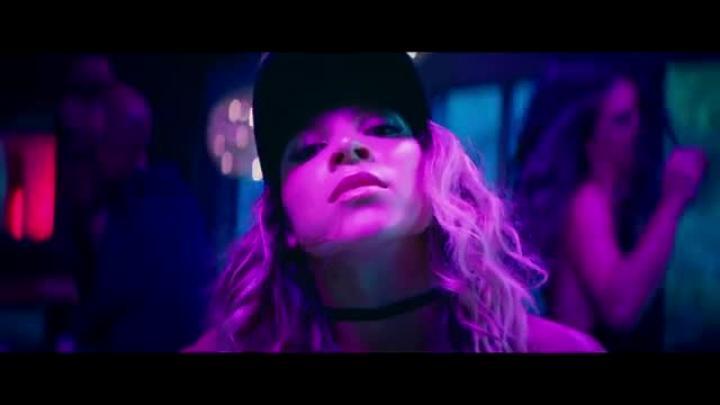 скачать клип Ari B - By the Pool