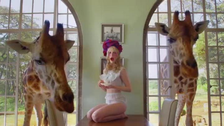 скачать клип Petite Meller - Baby Love