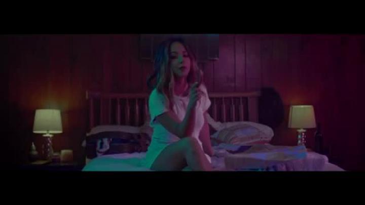 скачать клип Becky G - Sola