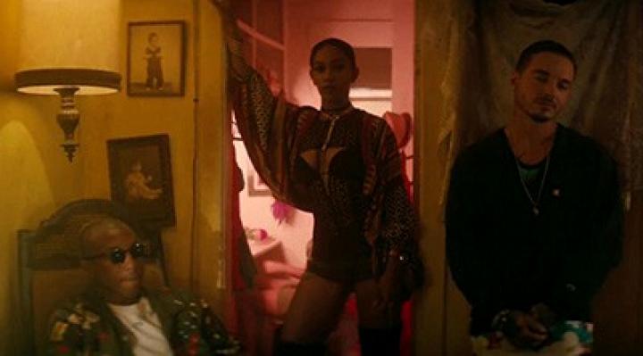 скачать клип J Balvin ft. Pharrell Williams, BIA, Sky - Safari