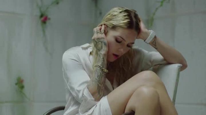 скачать клип Skylar Grey - Come Up For Air