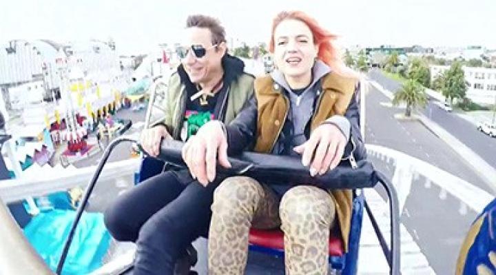 скачать клип The Kills - Impossible Tracks