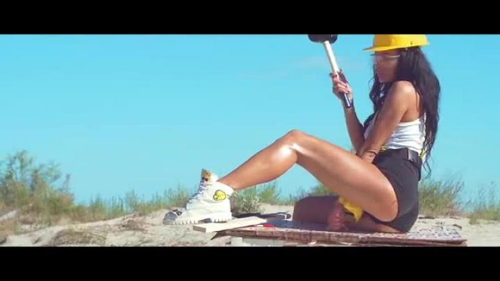 скачать клип Tom Boxer ft. J Warner - Beautiful Change