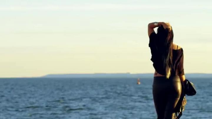 скачать клип Bridget Kelly - Special Delivery
