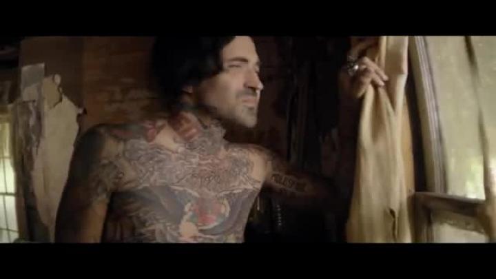 скачать клип Yelawolf - Daylight