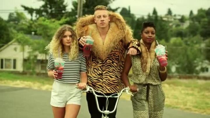 скачать клип Macklemore and Ryan Lewis ft. Wanz - Thrift Shop