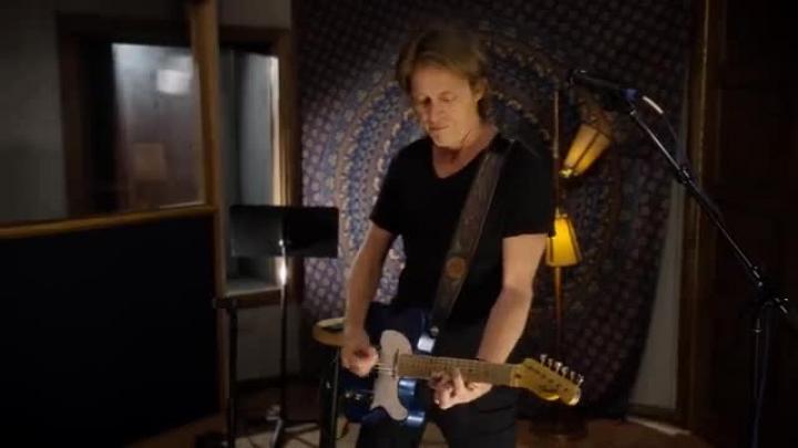 скачать клип Sting - I Can\'t Stop Thinking About You