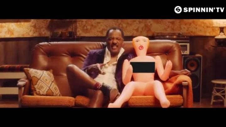 скачать клип Throttle ft. Lunchmoney Lewis and Aston Merrygold - Money Maker