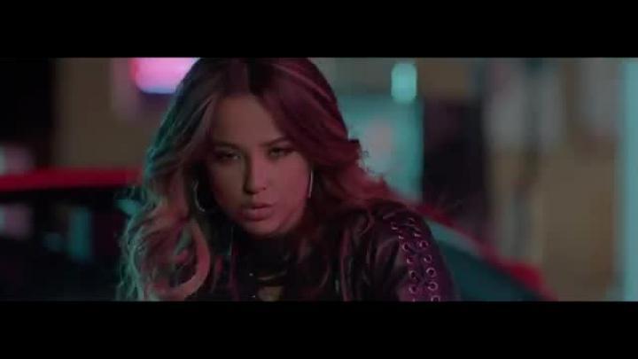 скачать клип Becky G - Mangu