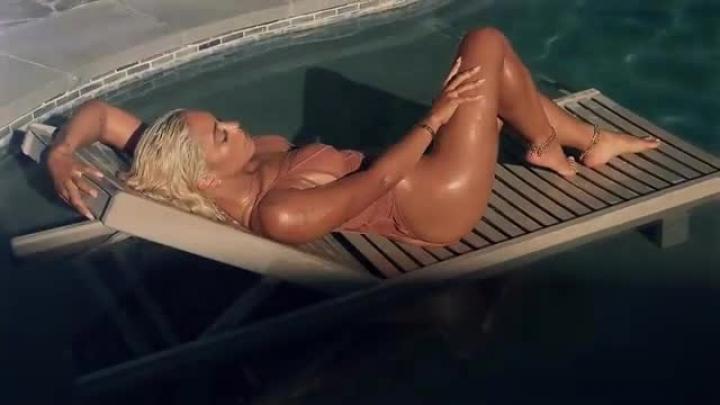 скачать клип Paloma Ford - W.E.T.