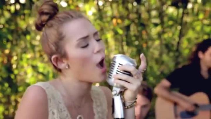 скачать клип Miley Cyrus - Jolene (Jolene Is A Dolly Parton Cover)