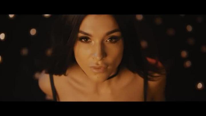 скачать клип Arnella - Сильнее