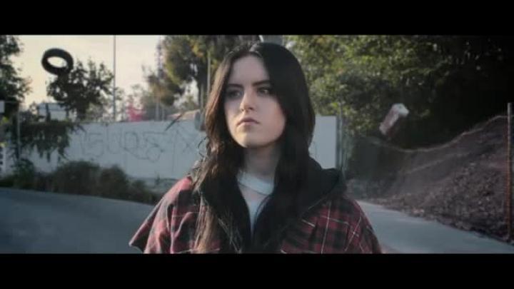 скачать клип Kiiara - Feels