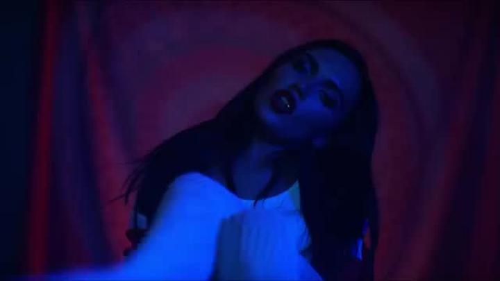 скачать клип MOLLY - Style