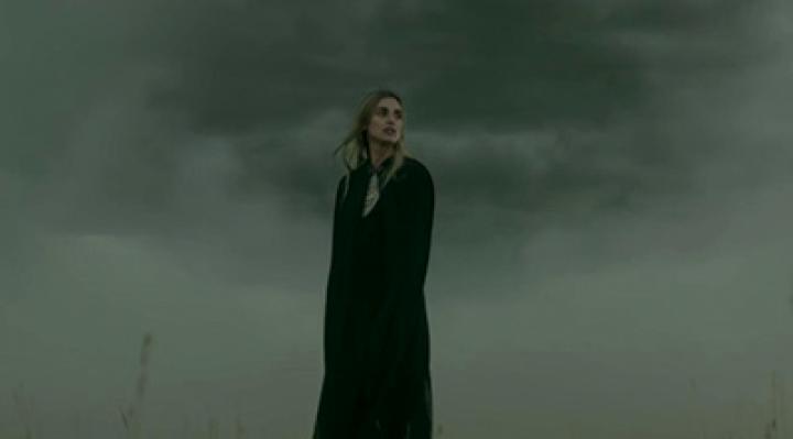 скачать клип AMAARA - Black Moon
