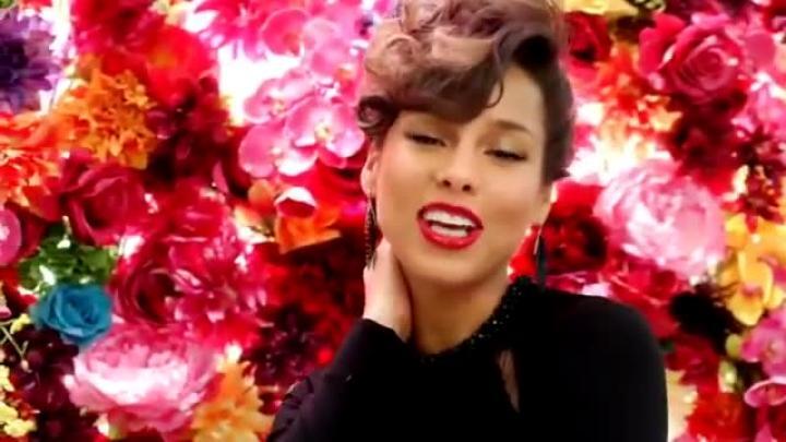 скачать клип Alicia Keys - Girl On Fire (Japanese Version)