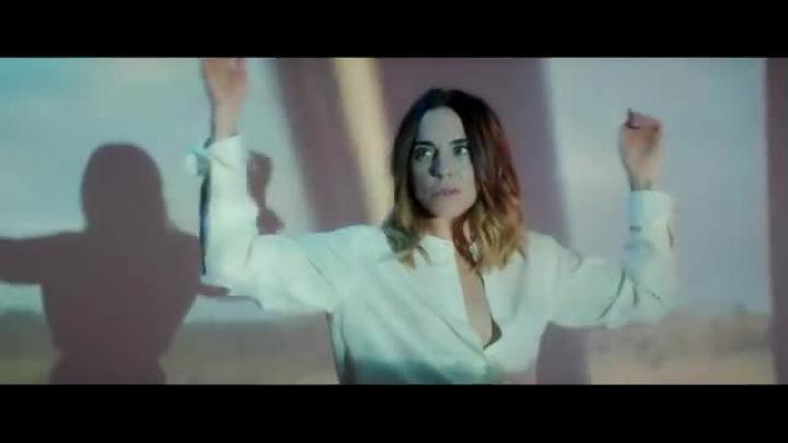 скачать клип Melanie C - Dear Life