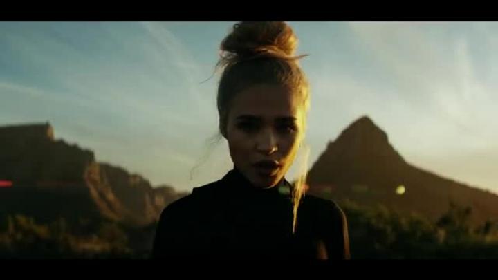 скачать клип Yellow Claw ft. Yade Lauren - Love and War