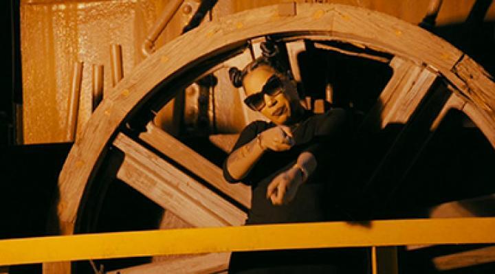 скачать клип Havi, Roxxanne Montana, London Jae, Jaque Beatz, B.o.B - Sledge Hammer