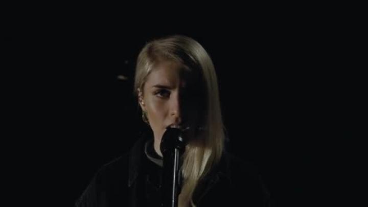 скачать клип London Grammar - Rooting For You