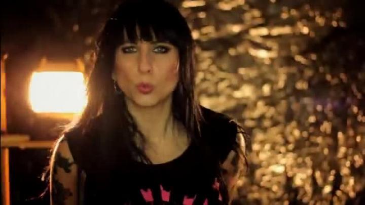 скачать клип Sister Sin - Fight Song