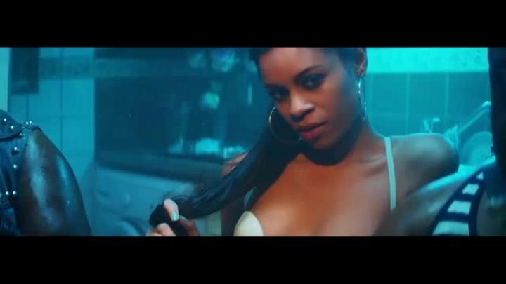 скачать клип AlunaGeorge - Attracting Flies