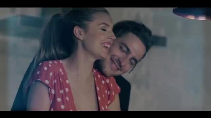 скачать клип Heffron Drive - Living Room