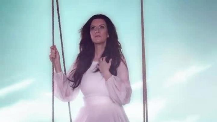 скачать клип Laura Pausini - Sono Solo Nuvole