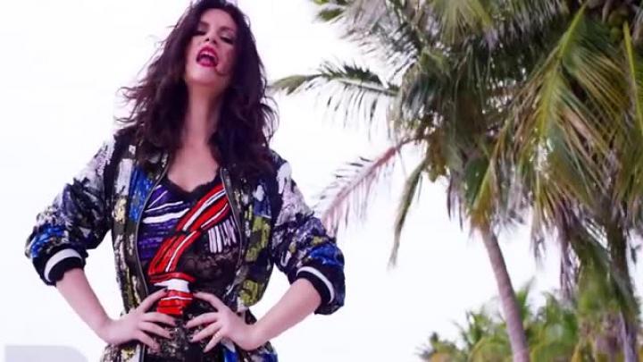 скачать клип Laura Pausini - Yo Estueve