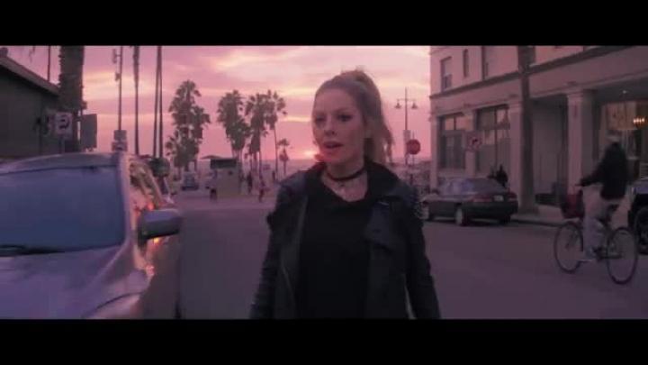 скачать клип Grandtheft and Delaney Jane - Easy Go