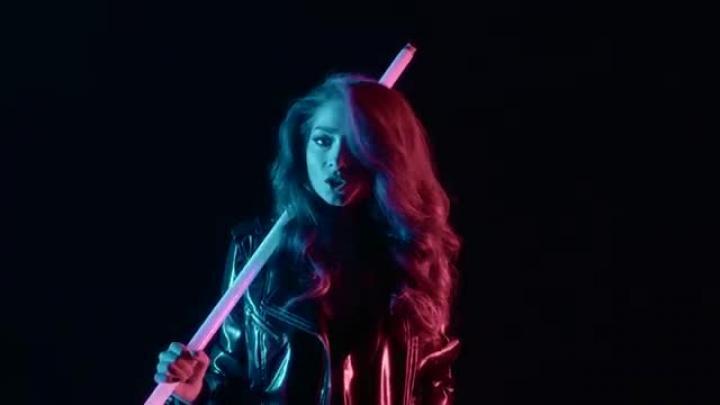 скачать клип Caitlyn - Arrive