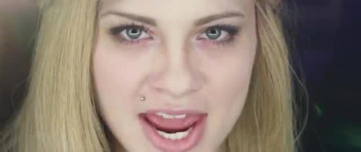 скачать клип Shannon Taylor - Two-Faced