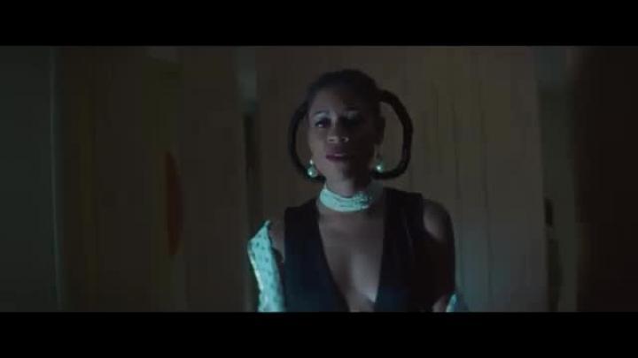 скачать клип AlunaGeorge - Not Above Love