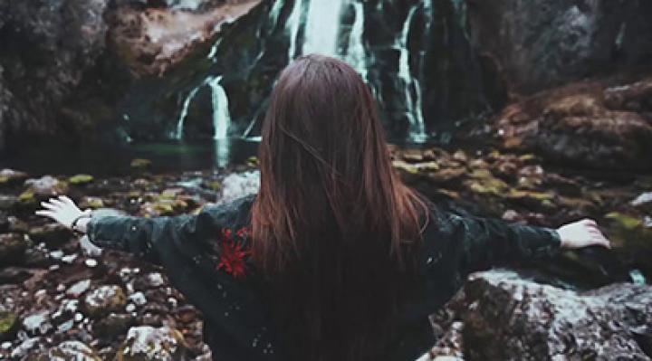 скачать клип Unknown Brain ft. Chris Linton - Saviour